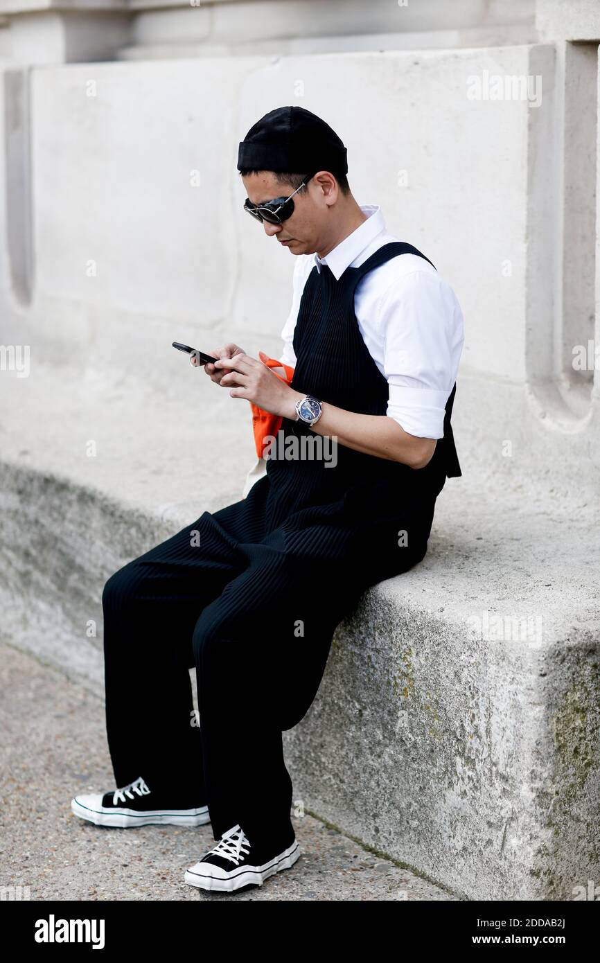 Street style, arriving at Cerruti 1881 Spring-Summer 2019 menswear show held at Grand Palais, in Paris, France, on June 22nd, 2018. Photo by Marie-Paola Bertrand-Hillion/ABACAPRESS.COM Stock Photo