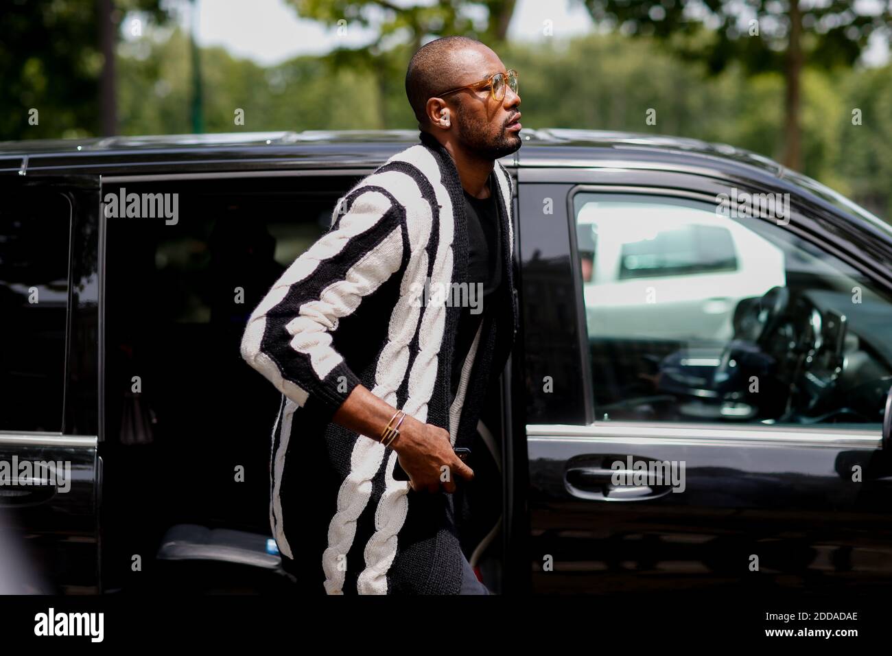 street style, Serge Ibaka arriving at Balmain Spring-Summer 2019 menswear  show held at Ministere des Affaires Etrangeres, in Paris, France, on June  24th, 2018. Photo by Marie-Paola Bertrand-Hillion/ABACAPRESS.COM Stock  Photo - Alamy