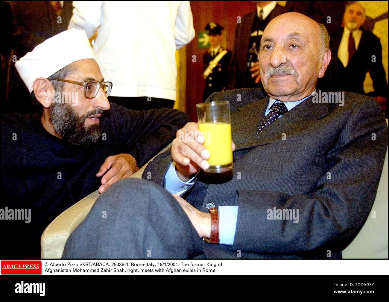 NO FILM, NO VIDEO, NO TV, NO DOCUMENTARY - © Alberto Pizzoli/KRT/ABACA. 29038-1. Rome-Italy, 29/1/2001. The former King of Afghanistan Mohammad Zahir Shah, right, meets with Afghan exiles in Romence rights only Stock Photo