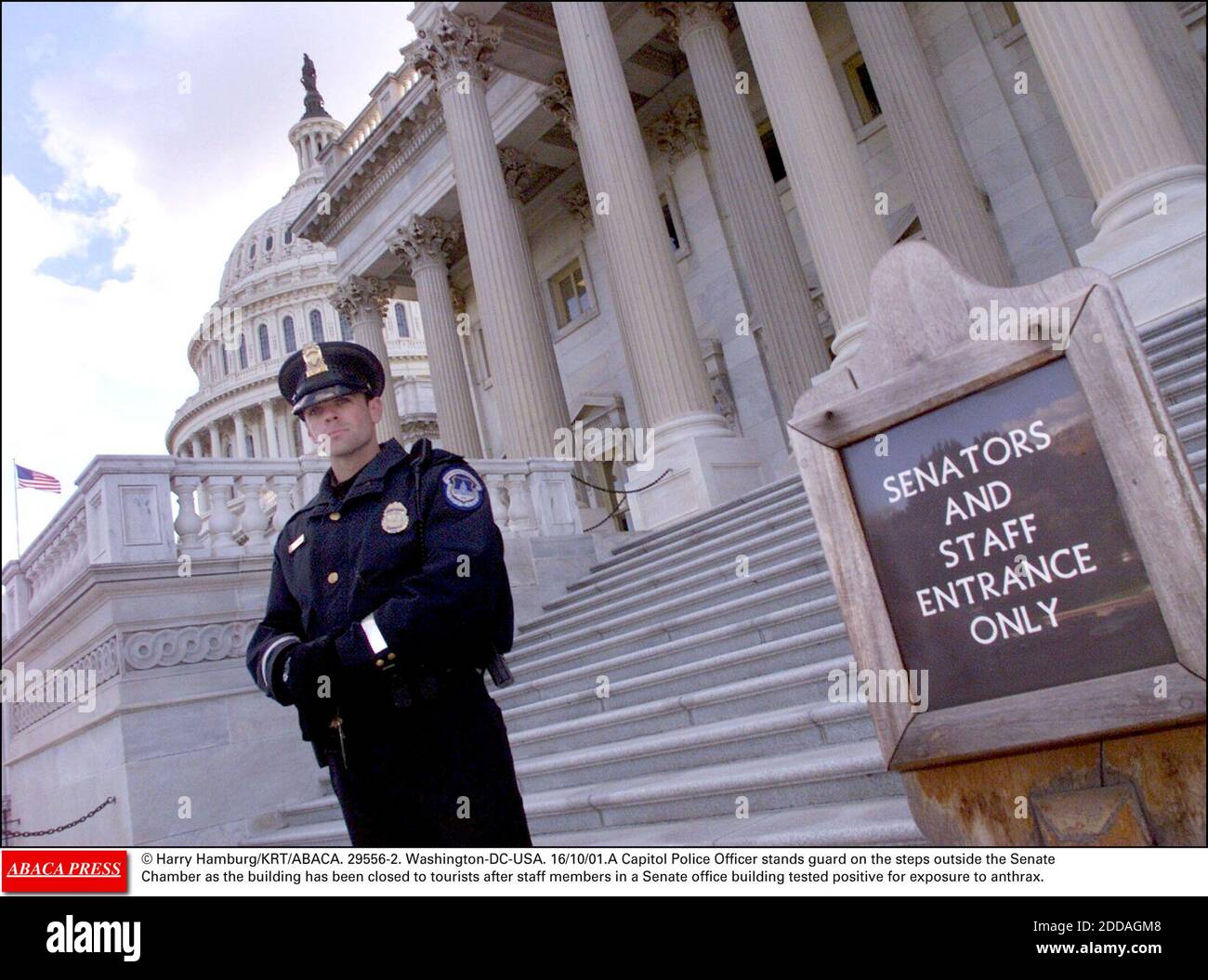 NO FILM, NO VIDEO, NO TV, NO DOCUMENTARY - © Harry Hamburg/KRT/ABACA. 29556-2. Washington-DC-USA. 16/10/01.A Capitol Police Officer stands guard on the steps outside the Senate Chamber as the building has been closed to tourists after staff members in a Senate office building tested positive for e Stock Photo