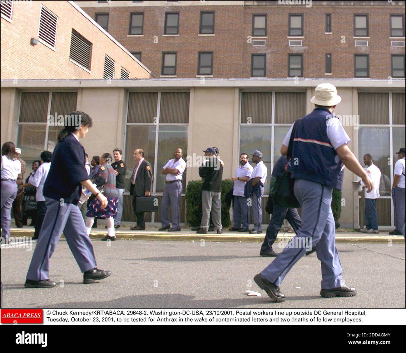 NO FILM, NO VIDEO, NO TV, NO DOCUMENTARY - © Chuck Kennedy/KRT/ABACA. 29648-2. Washington-DC-USA, 23/10/2001. Postal workers line up outside DC General Hospital, Tuesday, October 23, 2001, to be tested for Anthrax in the wake of contaminated letters and two deaths of fellow employees. Stock Photo