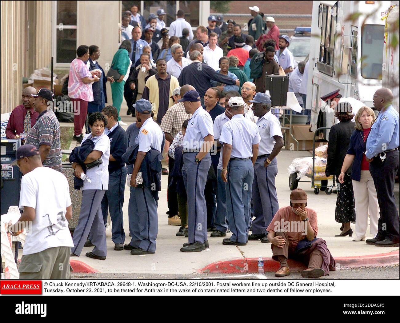 NO FILM, NO VIDEO, NO TV, NO DOCUMENTARY - © Chuck Kennedy/KRT/ABACA. 29648-1. Washington-DC-USA, 23/10/2001. Postal workers line up outside DC General Hospital, Tuesday, October 23, 2001, to be tested for Anthrax in the wake of contaminated letters and two deaths of fellow employees. Stock Photo