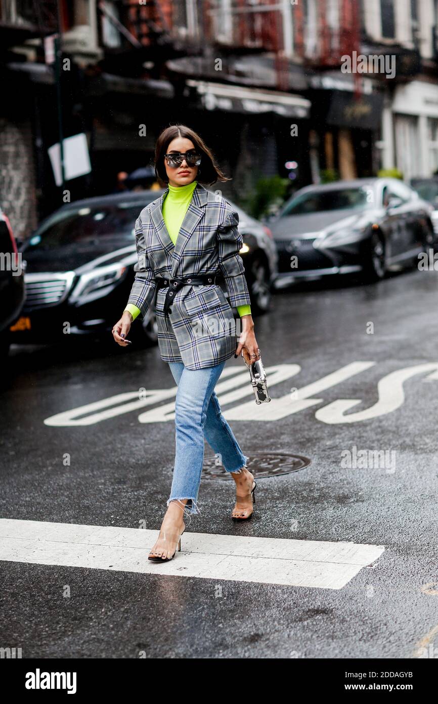 Street style, Camila Coelho arriving at Miu Miu Spring Summer 2022 show,  held at Palais Iena, Paris, France, on October 5, 2021. Photo by  Marie-Paola Bertrand-Hillion/ABACAPRESS.COM Stock Photo - Alamy