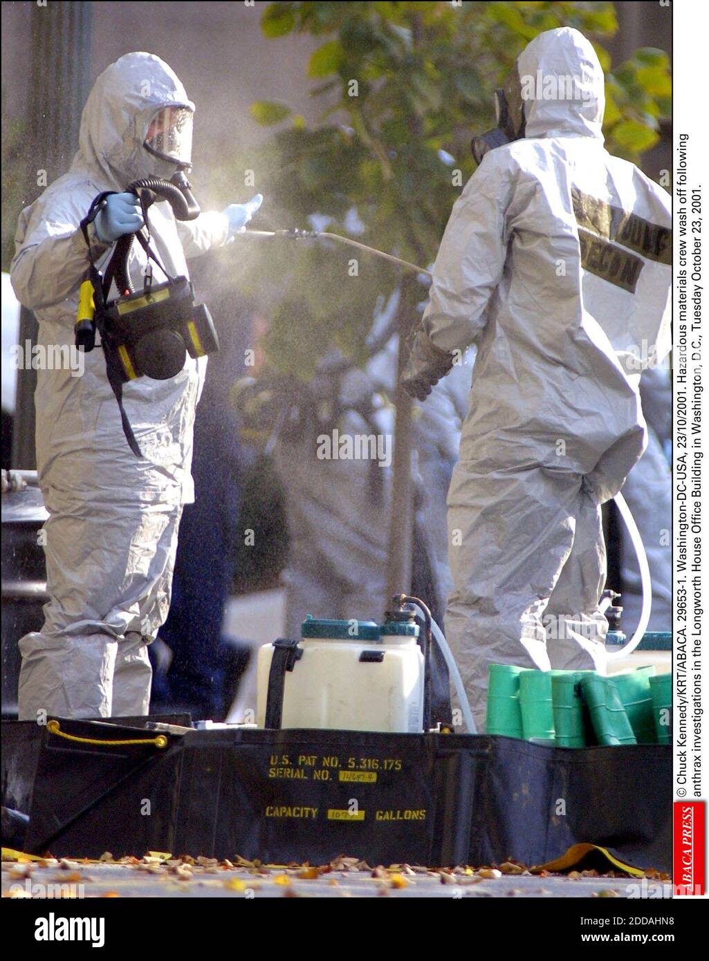 NO FILM, NO VIDEO, NO TV, NO DOCUMENTARY - © Chuck Kennedy/KRT/ABACA. 29653-1. Washington-DC-USA, 23/10/2001. Hazardous materials crew wash off following anthrax investigations in the Longworth House Office Building in Washington, D.C., Tuesday October 23, 2001. Stock Photo