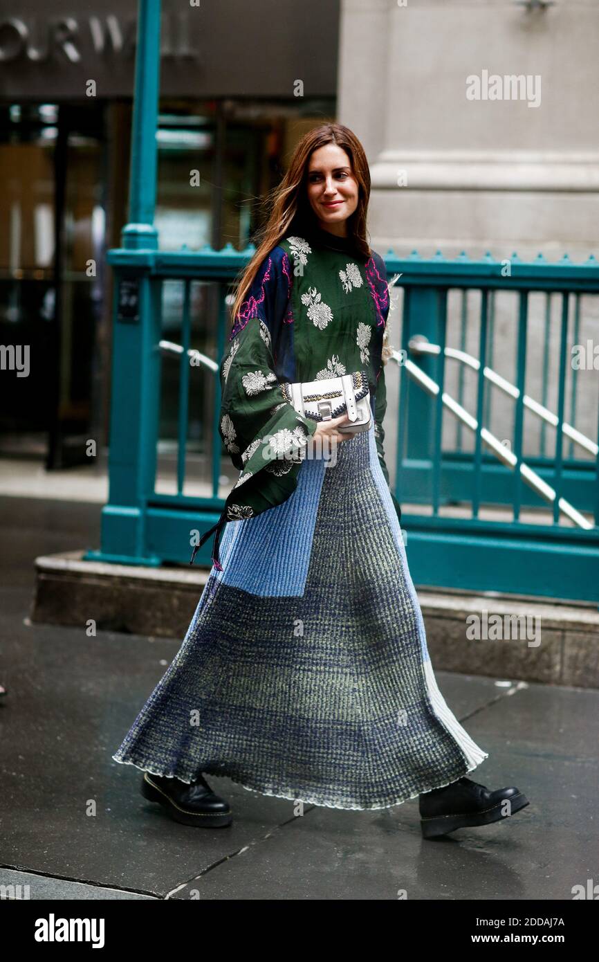 Street style, Camila Coelho arriving at Miu Miu Spring Summer 2022 show,  held at Palais Iena, Paris, France, on October 5, 2021. Photo by  Marie-Paola Bertrand-Hillion/ABACAPRESS.COM Stock Photo - Alamy