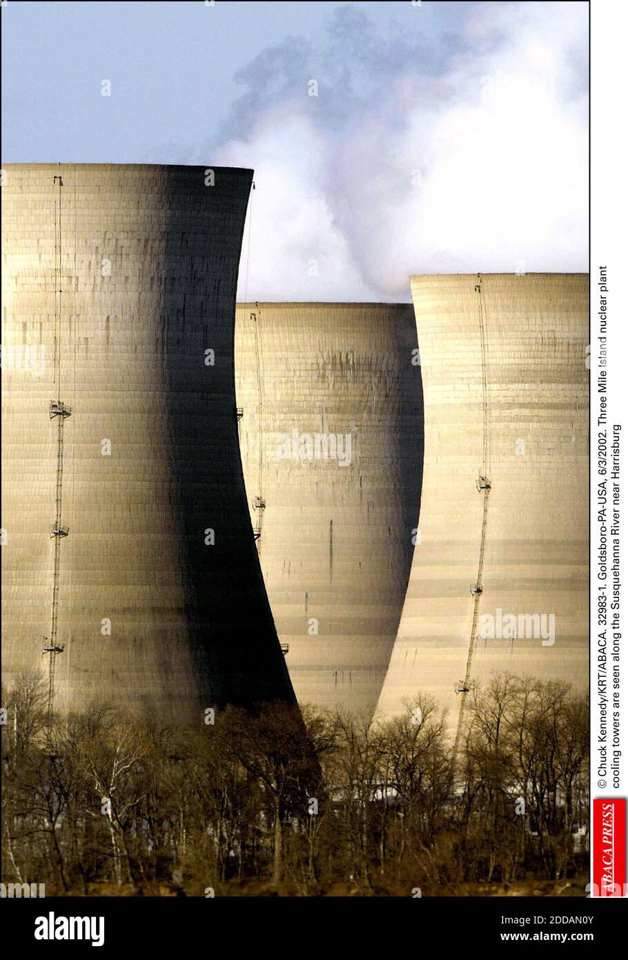 NO FILM, NO VIDEO, NO TV, NO DOCUMENTARY - © Chuck Kennedy/KRT/ABACA. 32983-1. Goldsboro-PA-USA, 6/3/2002. Three Mile Island nuclear plant cooling towers are seen along the Susquehanna River near Harrisburg Stock Photo