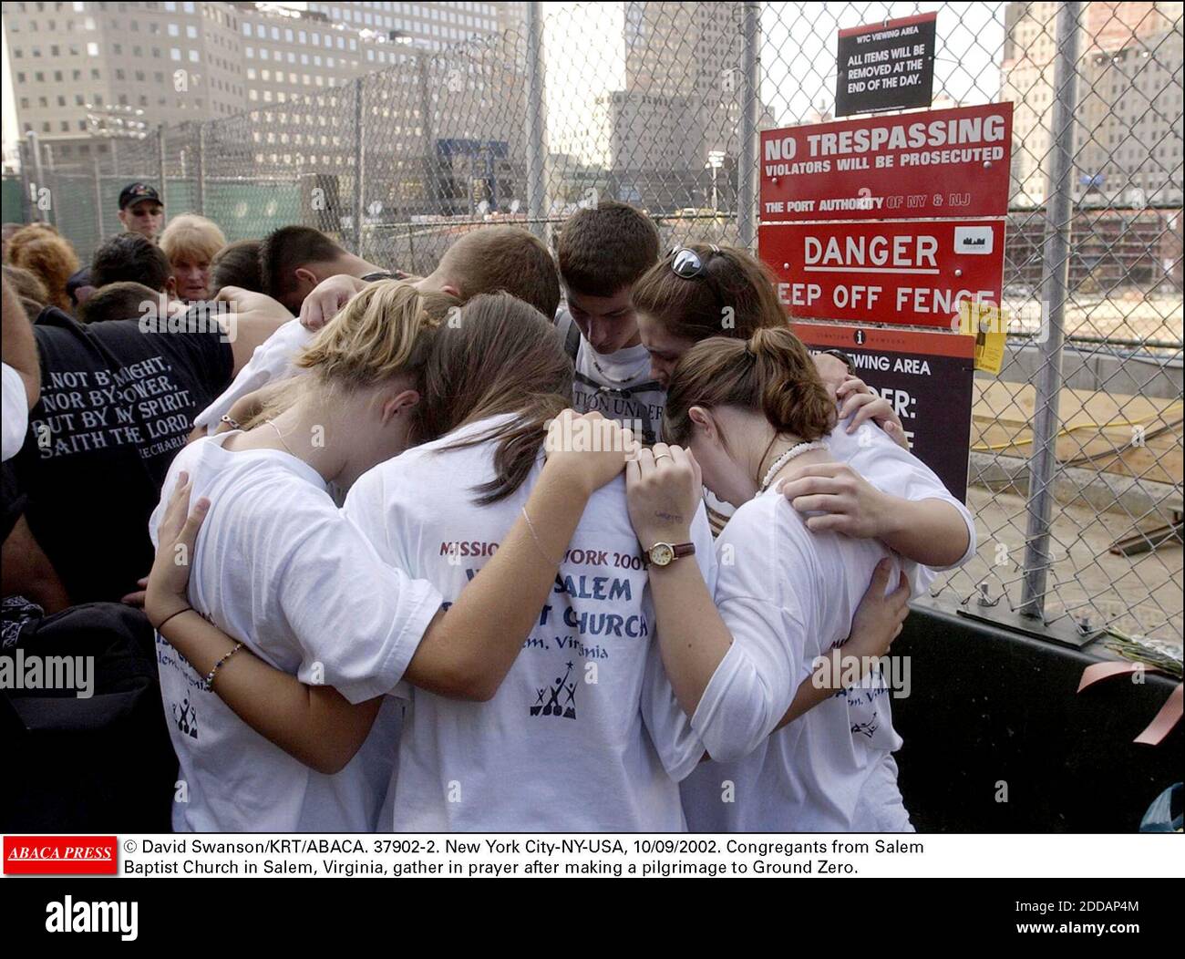 NO FILM, NO VIDEO, NO TV, NO DOCUMENTARY - © David Swanson/KRT/ABACA. 37902-2. New York City-NY-USA, 10/09/2002. Congregants from Salem Baptist Church in Salem, Virginia, gather in prayer after making a pilgrimage to Ground Zero. Stock Photo