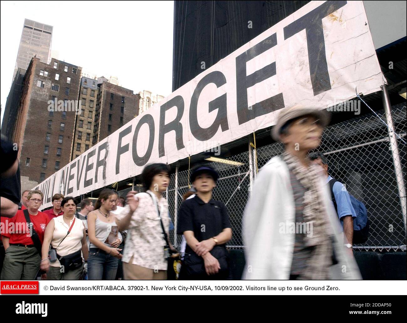 NO FILM, NO VIDEO, NO TV, NO DOCUMENTARY - © David Swanson/KRT/ABACA. 37902-1. New York City-NY-USA, 10/09/2002. Visitors line up to see Ground Zero. Stock Photo
