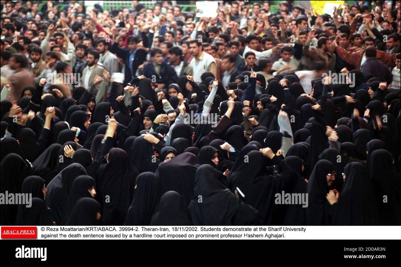 NO FILM, NO VIDEO, NO TV, NO DOCUMENTARY - © Reza Moattarian/KRT/ABACA. 39994-2. Theran-Iran, 18/11/2002. Students demonstrate at the Sharif University against the death sentence issued by a hardline court imposed on prominent professor Hashem Aghajari. Stock Photo