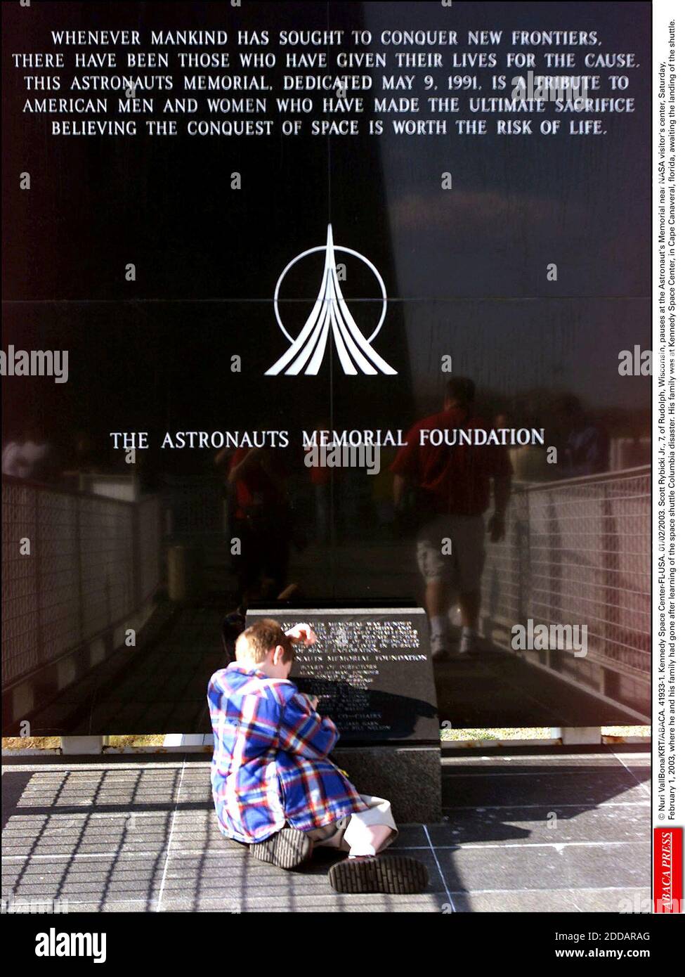 NO FILM, NO VIDEO, NO TV, NO DOCUMENTARY - © Nuri VallBona/KRT/ABACA. 41933-1. Kennedy Space Center-FL-USA. 01/02/2003. Scott Rybicki Jr., 7, of Rudolph, Wisconsin, pauses at the Astronaut's Memorial near NASA visitor's center, Saturday, February 1, 2003, where he and his family had gone after lea Stock Photo