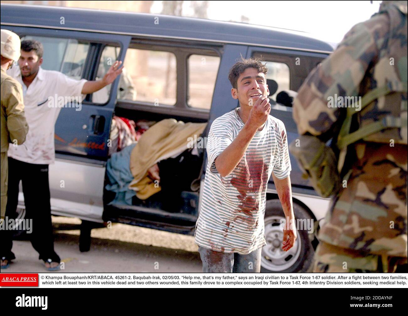 NO FILM, NO VIDEO, NO TV, NO DOCUMENTARY - © Khampa Bouaphanh/KRT/ABACA. 45261-2. Baqubah-Irak, 02/05/03. Help me, that's my father, says an Iraqi civilian to a Task Force 1-67 soldier. After a fight between two families, which left at least two in this vehicle dead and two others wounded, this fa Stock Photo