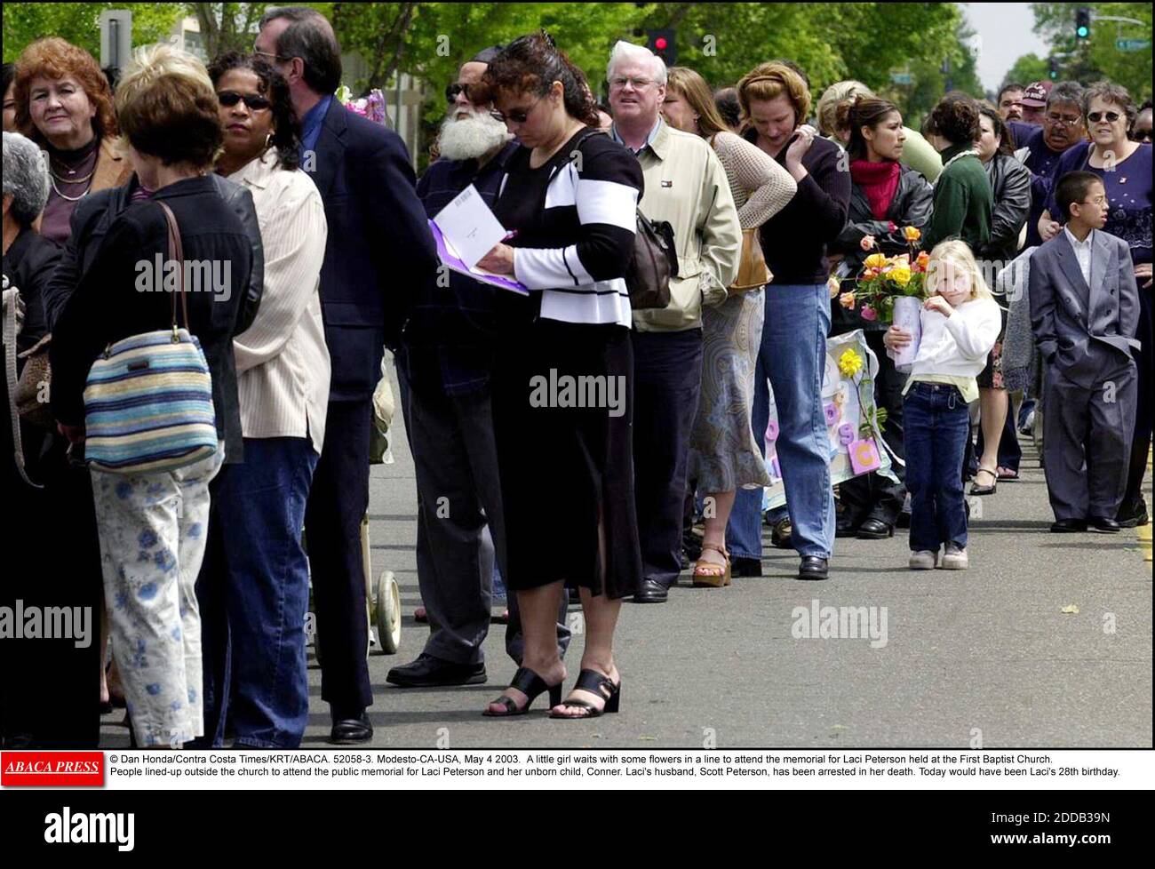 NO FILM, NO VIDEO, NO TV, NO DOCUMENTARY - © Dan Honda/Contra Costa Times/KRT/ABACA. 52058-3. Modesto-CA-USA, May 4 2003. A little girl waits with some flowers in a line to attend the memorial for Laci Peterson held at the First Baptist Church. People lined-up outside the church to attend the publ Stock Photo