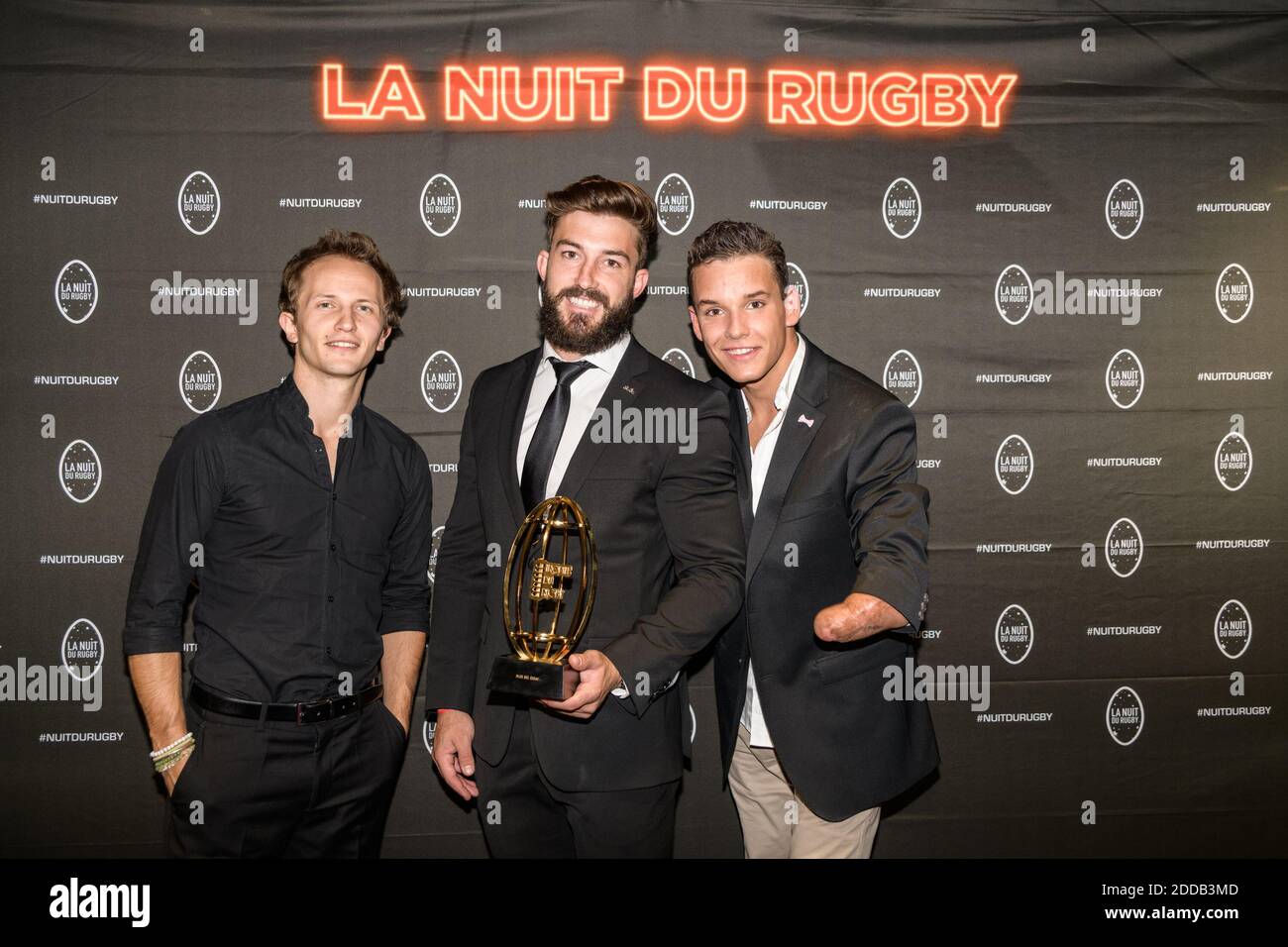 Paul Jordaan (Stade Rochelais) (C.) is awarded the price for the most  beautiful try for the season 2017/2018, handed over by French actor  Matthieu Spinosi (L.) and French disabled swimmer Theo Curin,