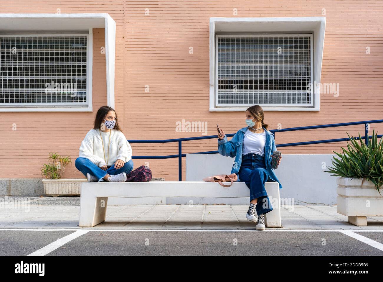 School girl sitting on bench hi-res stock photography and images - Alamy