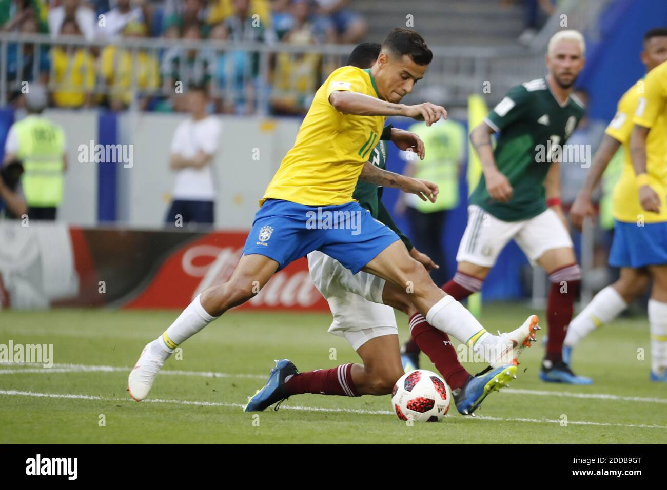 Brasil's Philippe Coutinho battles Mexico's Andres Guardado during the 2018 FIFA World Cup Russia game 1/8 final game, Brasil vs Mexico in Samara Stadium, Samara, Russia on July 2nd, 2018. Brasil won 2-0. Photo by Henri Szwarc/ABACAPRESS.COM Stock Photo
