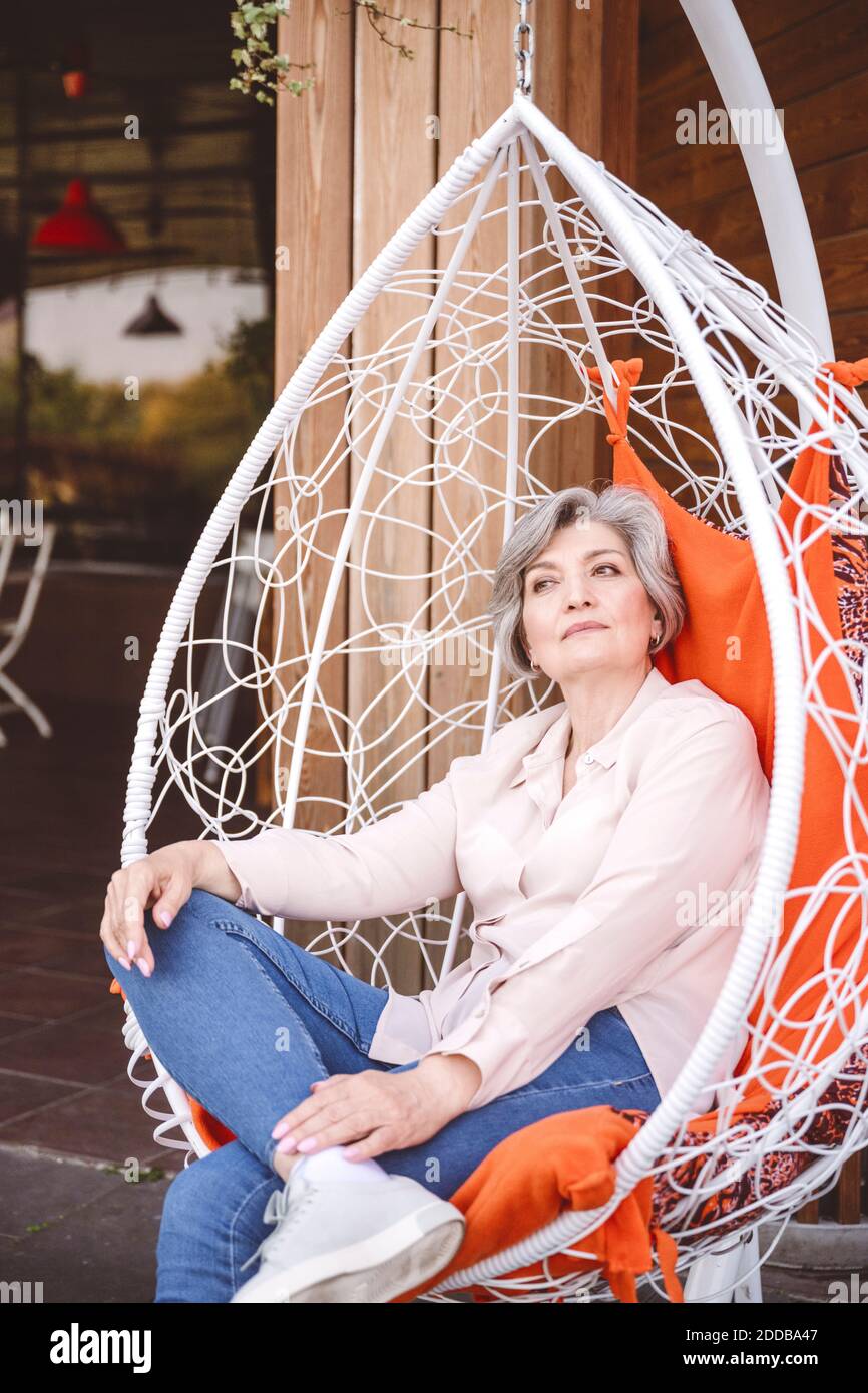 Swinging chair hi res stock photography and images Alamy
