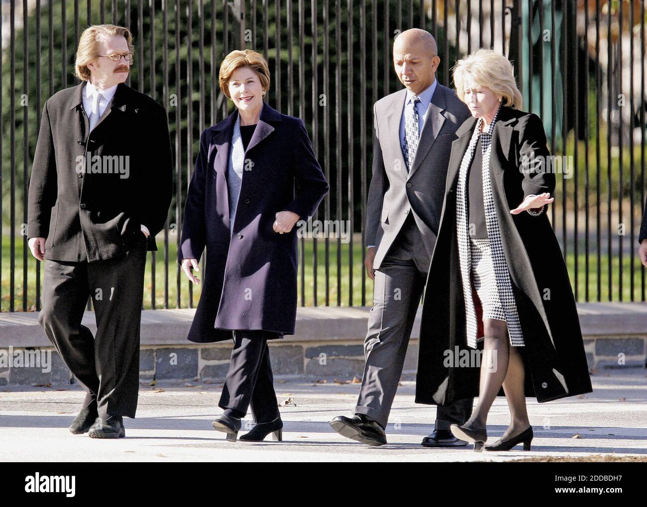 NO FILM, NO VIDEO, NO TV, NO DOCUMENTARY - Mrs. Laura Bush, second from left, is joined by landscape designer Michael Van Valkenburgh, left, Tony Williams, Mayor of Washington, D.C. and Mary Peters, Administrator of the Federal Highway Commission, right, in front of the White House during a ceremony to re-open Pennsylvania Avenue to pedestrian traffic, on November 9, 2004, in Washington, D.C., USA. Photo by Chuck Kennedy/US News Story Slugged/KRT/ABACA. Stock Photo