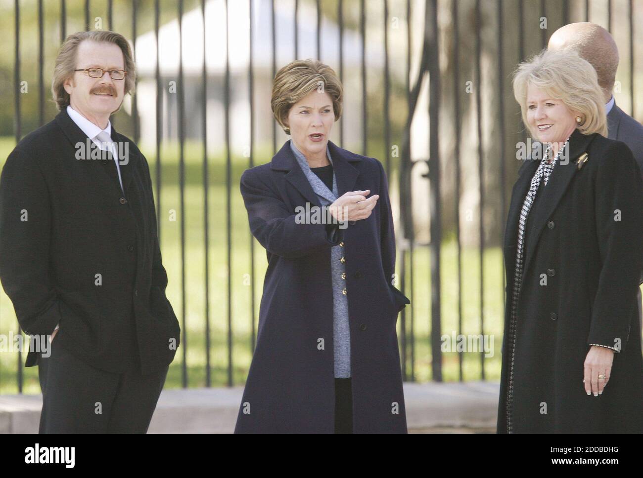 NO FILM, NO VIDEO, NO TV, NO DOCUMENTARY - Mrs. Laura Bush is joined by landscape designer Michael Van Valkenburgh, left, and Mary Peters, Administrator of the Federal Highway Commission, right, in front of the White House during a ceremony to re-open Pennsylvania Avenue to pedestrian traffic, on November 9, 2004, in Washington, D.C. Photo by Chuck Kennedy/US News Story Slugged/KRT/ABACA. Stock Photo