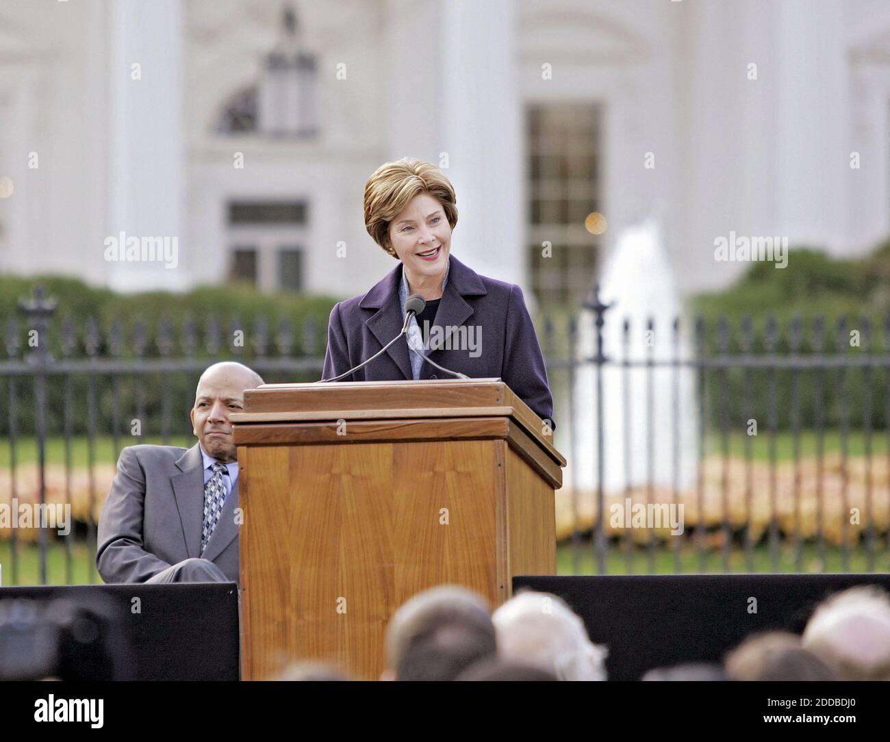NO FILM, NO VIDEO, NO TV, NO DOCUMENTARY - Mrs. Laura Bush delivers remarks during a ceremony to re-open Pennsylvania Avenue to pedestrian traffic in front of the White House, on November 9, 2004, in Washington, D.C, USA. Photo by Chuck Kennedy/US News Story Slugged/KRT/ABACA. Stock Photo