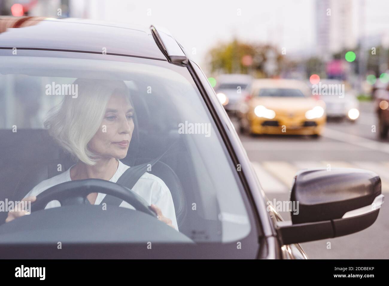 City car driving traffic hi-res stock photography and images - Alamy