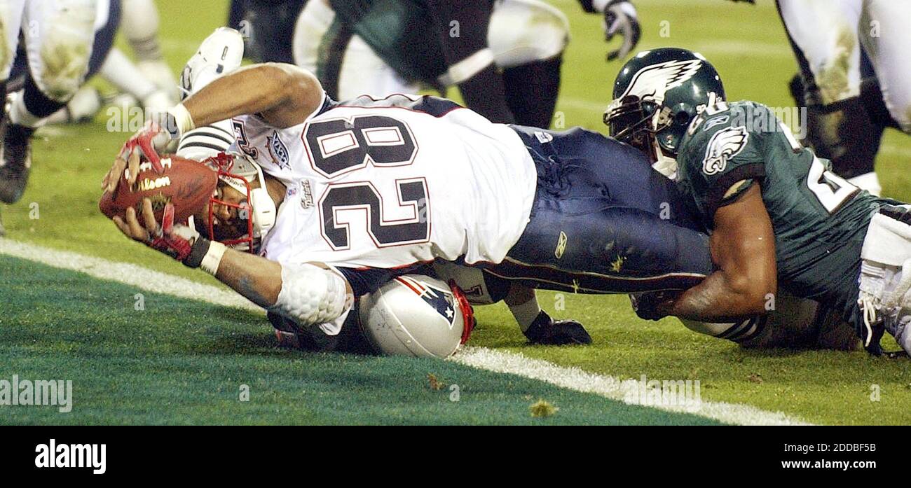 NO FILM, NO VIDEO, NO TV, NO DOCUMENTARY - New England's Corey Dillon (28) stretches for a touchdown against Philadelphia's Brian Dawkins (20) in the second half of Super Bowl XXXIX on Sunday, February 6, 2005. Photo by Stephen M. Dowell/Orlando Sentinel/KRT/Cameleon/ABACA. Stock Photo