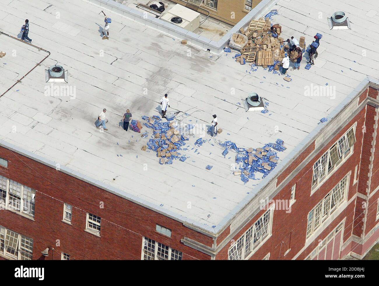NO FILM, NO VIDEO, NO TV, NO DOCUMENTARY - People sift through bottles of water on the roof of a building in New Orleans, Louisiana, as Hurricane Katrina refugees seek relief Saturday, September 3, 2005. Photo by Nuri Vallbona/Miami Herald/KRT/ABACAPRESS.COM. Stock Photo