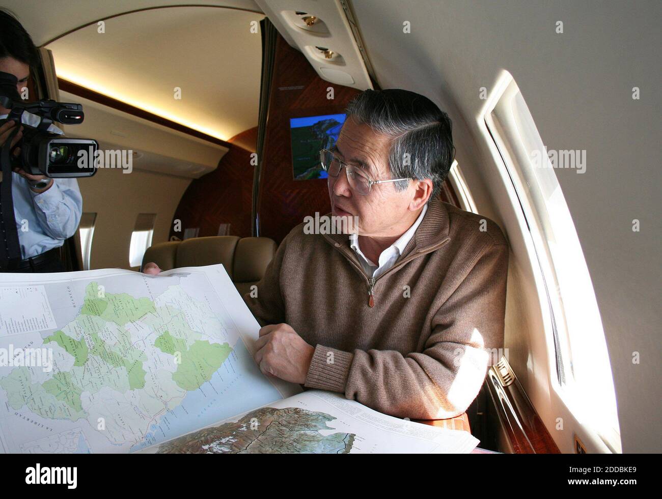 NO FILM, NO VIDEO, NO TV, NO DOCUMENTARY - Former president of Peru Alberto Fujimori is shown November 6, 2005, as he studies a map on an airplane of the border between Chile and Peru. Fujimori was arrested by Chilean authorities on his arrival. Photo by KRT/ABACAPRESS.COM Stock Photo