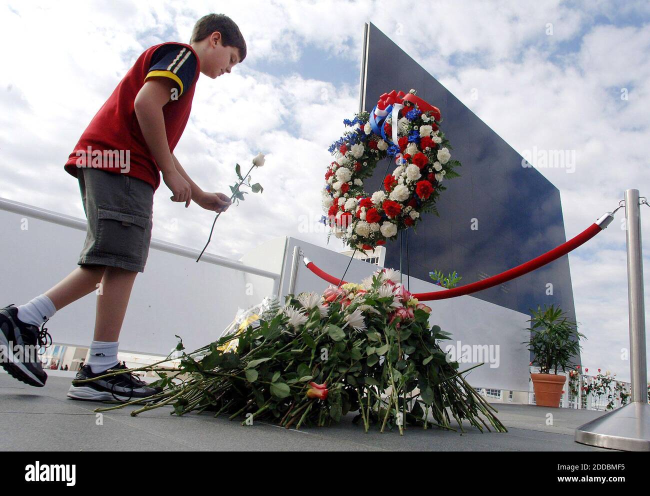 NO FILM, NO VIDEO, NO TV, NO DOCUMENTARY - Joel Scheving, 11, of Moorehead, Minnesota, places a flower near the Space Memorial Mirror at Kennedy Space Center Visitors Complex, Florida, Saturday, January 28, 2006. Astronauts Memorial Foundation conducted a ceremony to honor the crew of Challenger STS 51L and all astronauts who have sacrificed their lives on the 20th anniversary of the Challenger accident. Photo by Red Huber/Orlando Sentinel/KRT/ABACAPRESS.COM Stock Photo