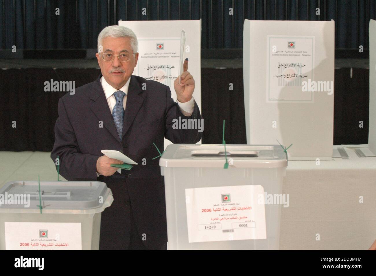 NO FILM, NO VIDEO, NO TV, NO DOCUMENTARY - In the West Bank town of Ramallah, Palestinian President Mahmoud Abbas, also known as Abu Mazen, shows his inked finger marking his vote in the Palestinian Parliamentary elections, January 25, 2006. Photo by Yossi Zamir/Flash 90/KRT/ABACAPRESS.COM Stock Photo