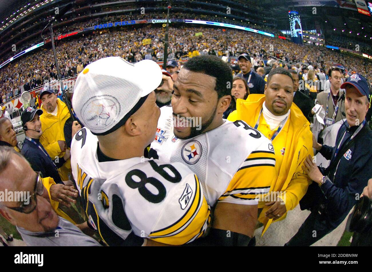 NO FILM, NO VIDEO, NO TV, NO DOCUMENTARY - Pittsburgh Steelers' running back Jerome Bettis (36) right and receiver Hines Ward (86) celebrate a victory over the Seattle Seahawks in Super Bowl XL in Detroit, Michigan, USA, on February 5, 2006. Photo by Patrick Schneider/Charlotte Observer/KRT/Cameleon/ABACAPRESS.COM Stock Photo