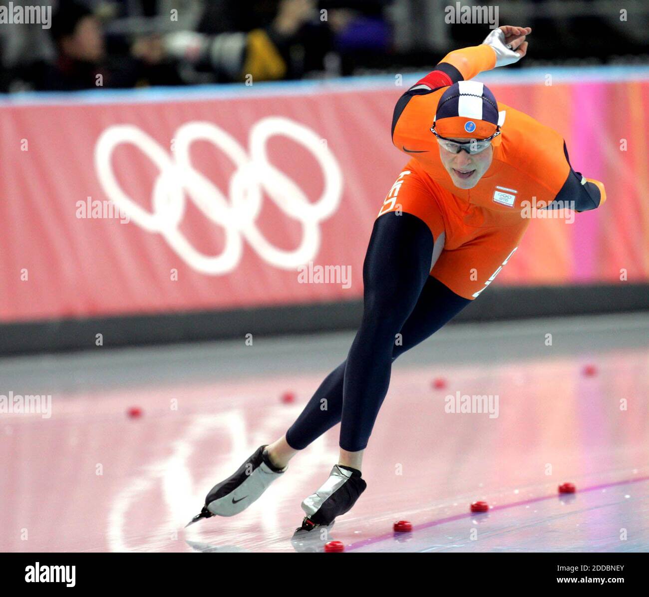 NO FILM, NO VIDEO, NO TV, NO DOCUMENTARY - Speedskater Sven Kramer, of the Netherlands, skates through a turn during his silver-medal run in the men's 5000m speed skating event at the Oval Lingotto venue on February 11, 2006, during the 2006 Winter games in Turin, Italy. Photo by Ron Jenkins/Fort Worth Star-Telegram/KRT/Cameleon/ABACAPRESS.COM Stock Photo