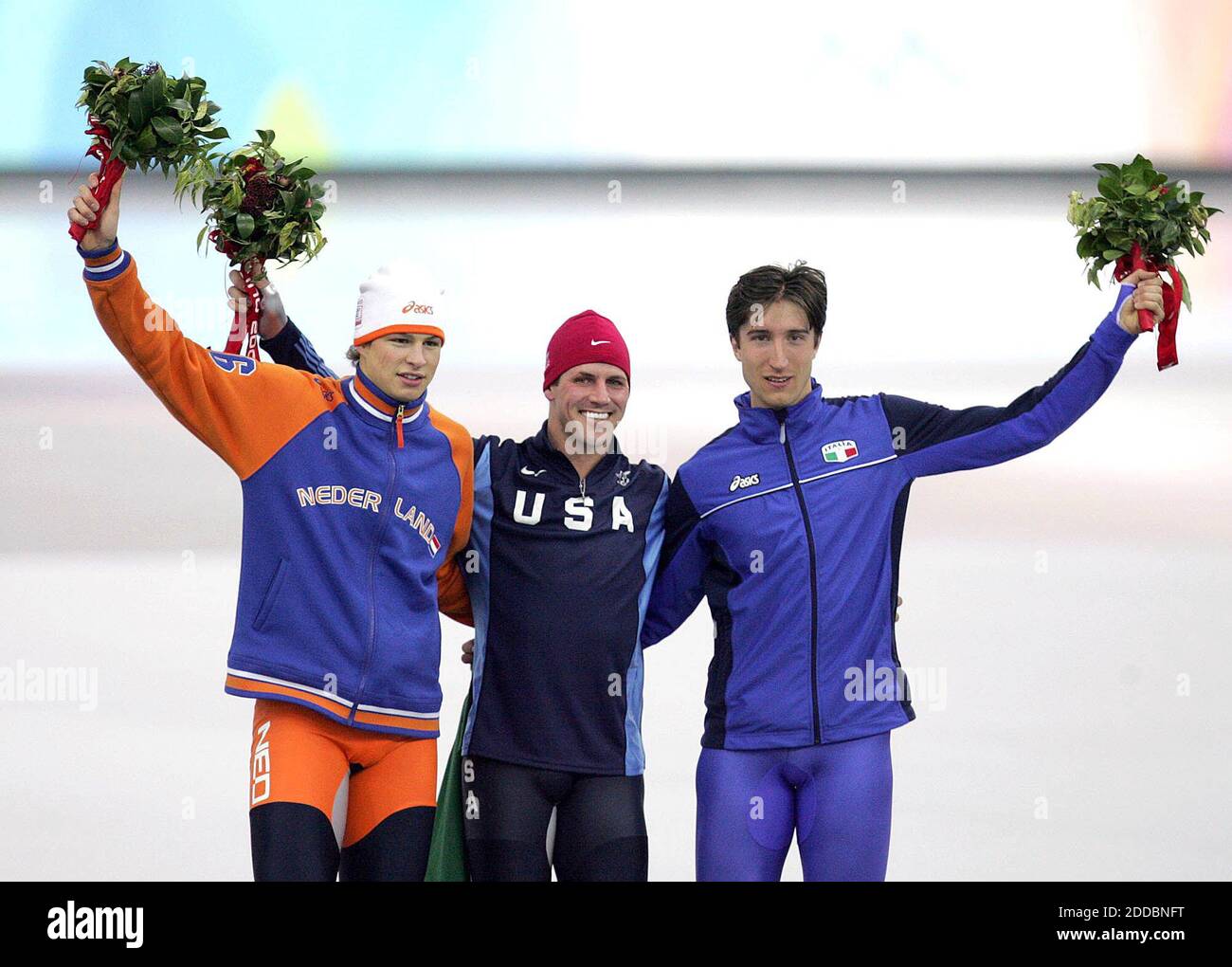 NO FILM, NO VIDEO, NO TV, NO DOCUMENTARY - Silver medalist Sven Kramer, of the Netherlands, gold medalist Chad Hedrick, of the USA and bronze medalist Enrico Fabris, of Italy, stand on the podium following the men's 5000m speed skating event at the Oval Lingotto venue on Saturday, February 11, 2006, during the 2006 Winter games in Turin, Italy. Photo by Ron Jenkins/Fort Worth Star-Telegram/KRT/Cameleon/ABACAPRESS.COM Stock Photo