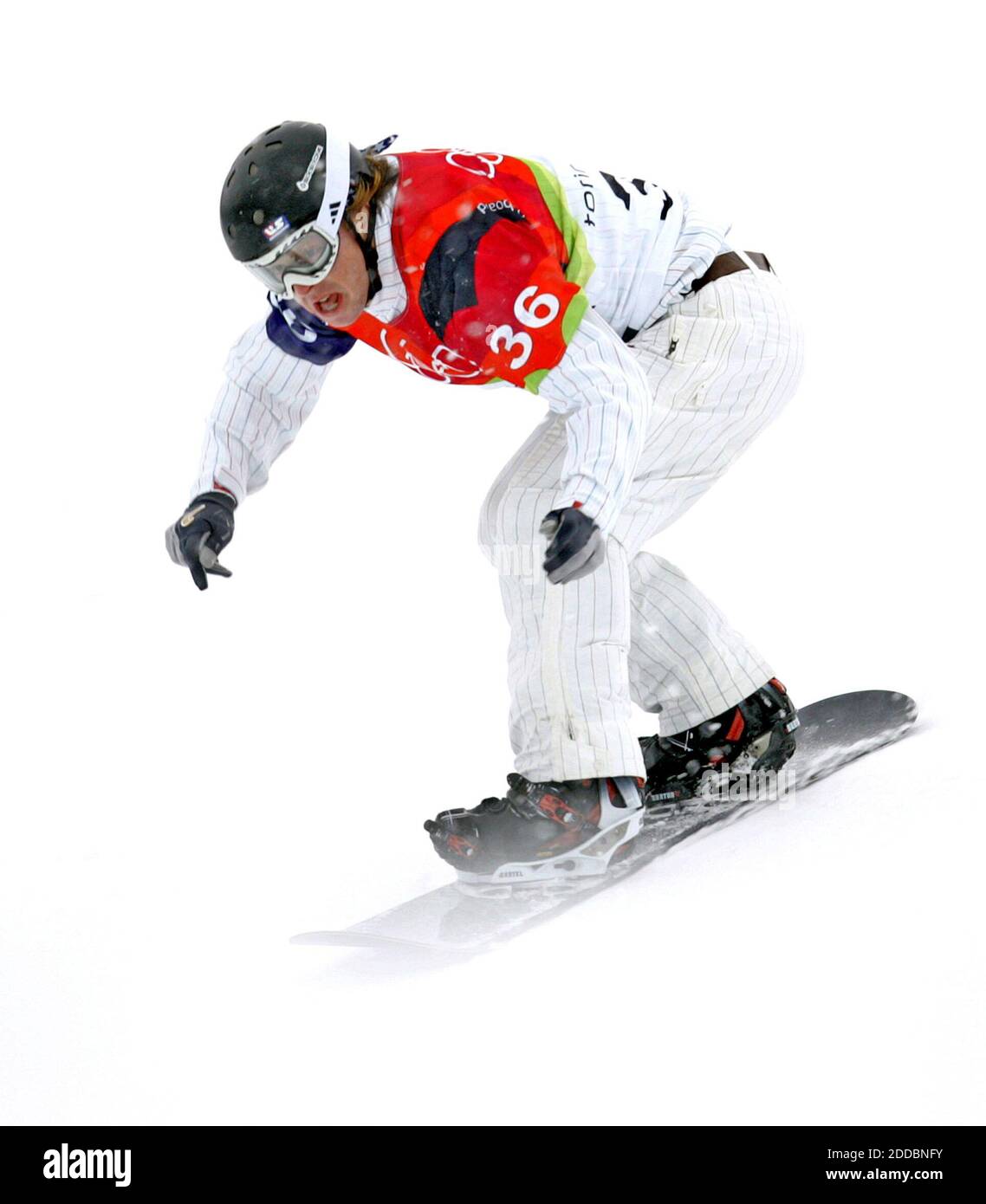 NO FILM, NO VIDEO, NO TV, NO DOCUMENTARY - Nate Holland of the United States slides down the hill during qualification for snowboard-cross in Bardonecchia, Italy on February 16, 2006, at the Olympic Winter Games, in Turin. Photo by Joe Rimkus Jr./Miami Herald/ KRT/Cameleon/ABACAPRESS.COM Stock Photo