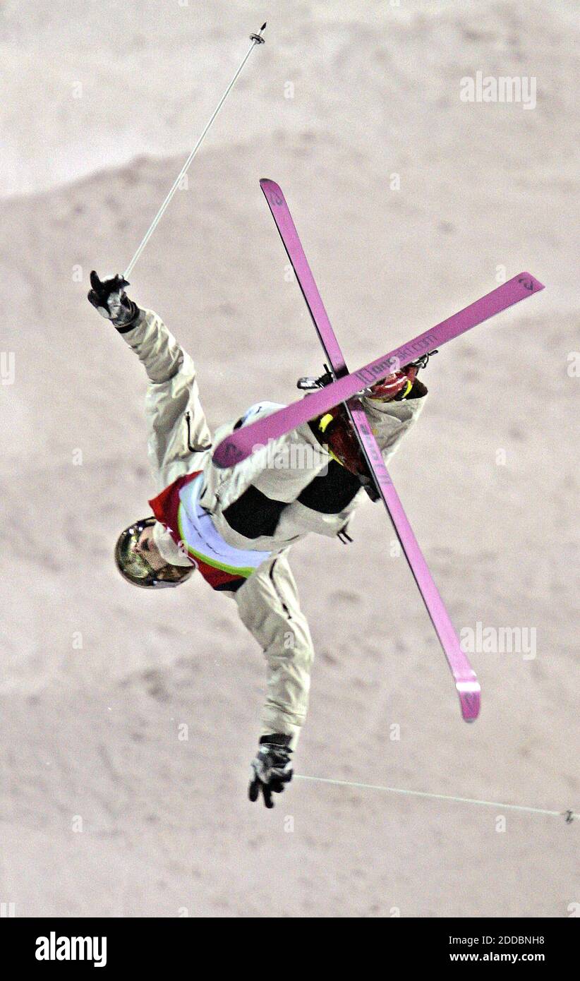NO FILM, NO VIDEO, NO TV, NO DOCUMENTARY - Dale Begg-Smith, of Australia, goes inverted on his second run of to win the 2006 Winter Olympics Men's Moguls finals competition in Sauze D'Oulx Jouvenceaux on February 15, 2006. Photo by Joe Rimkus Jr./Miami Herald/KRT/Cameleon/ABACAPRESS.COM Stock Photo