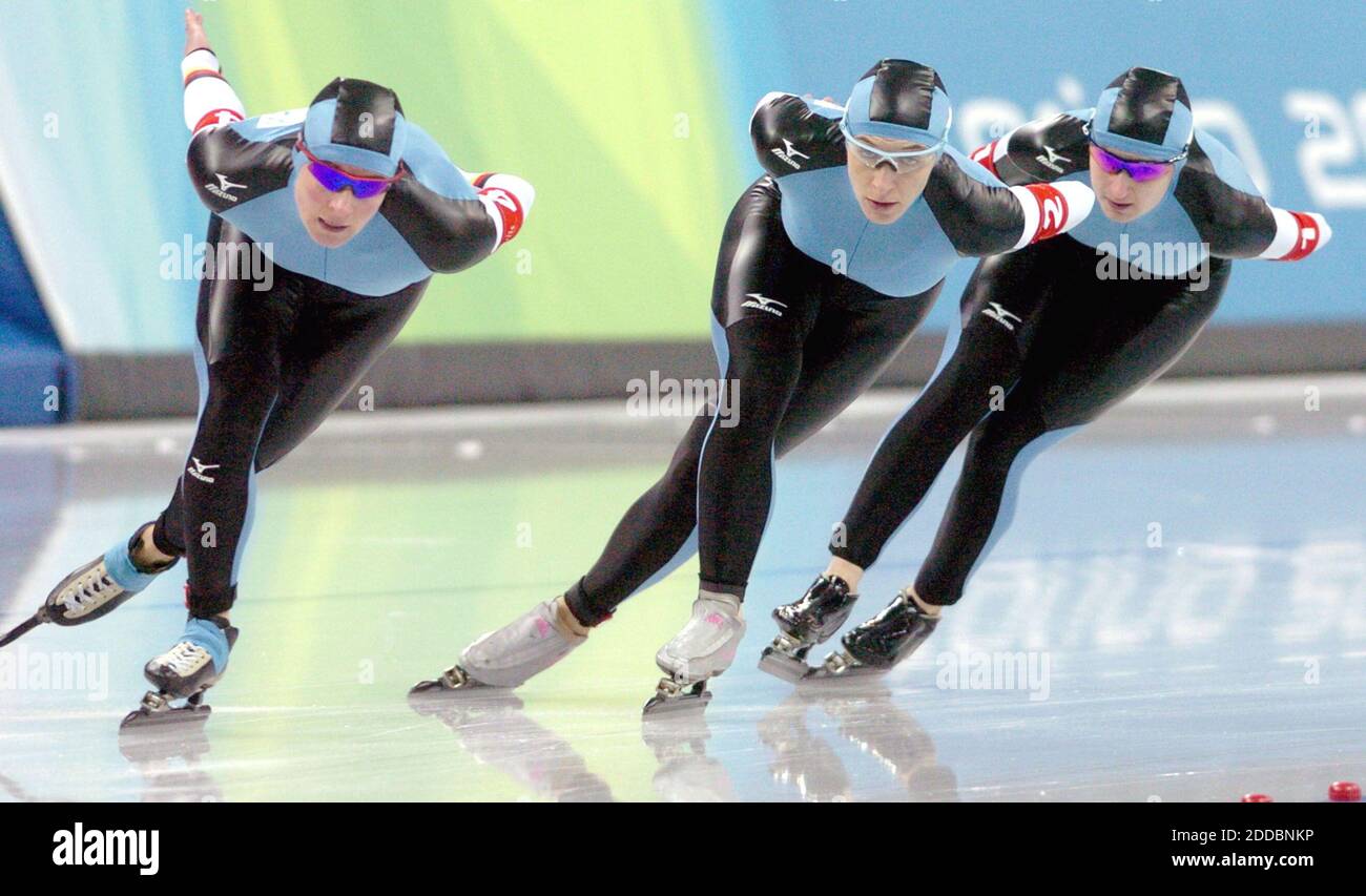 NO FILM, NO VIDEO, NO TV, NO DOCUMENTARY - German speed skaters Claudia Pechstein, left, Anni Friesinger, middle, and Daniela Anschuetz Thoms, right, skate together to win the Gold medal in the Ladies' Team Pursuit Speed Skating event, on February 16, 2006, at the Oval Lingotto during the 2006 Winter Olympic Games. Photo by Sherri LaRose/St. Paul Pioneer Press/KRT/Cameleon/ABACAPRESS.COM Stock Photo