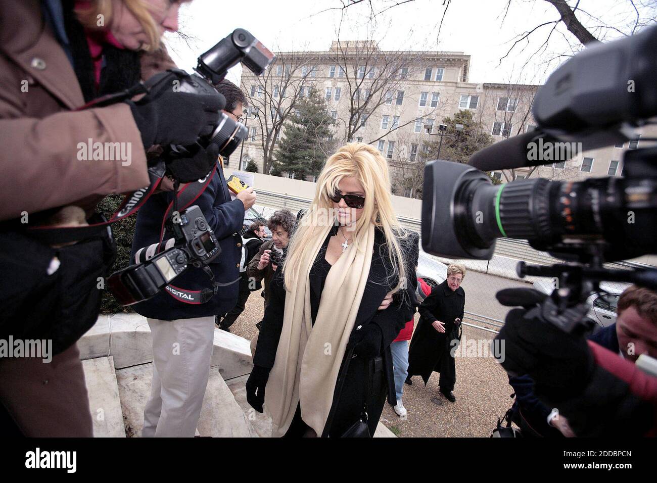 NO FILM, NO VIDEO, NO TV, NO DOCUMENTARY - Anna Nicole Smith enters the side door of the U.S. Supreme Court, in Washington, DC, USA, on February 28, 2006. Smith's case is to determine whether state or federal courts have jurisdiction over her claim for money from the estate of her late husband, J. Howard Marshall, II. Photo by Chuck Kennedy/KRT/ABACAPRESS.COM Stock Photo