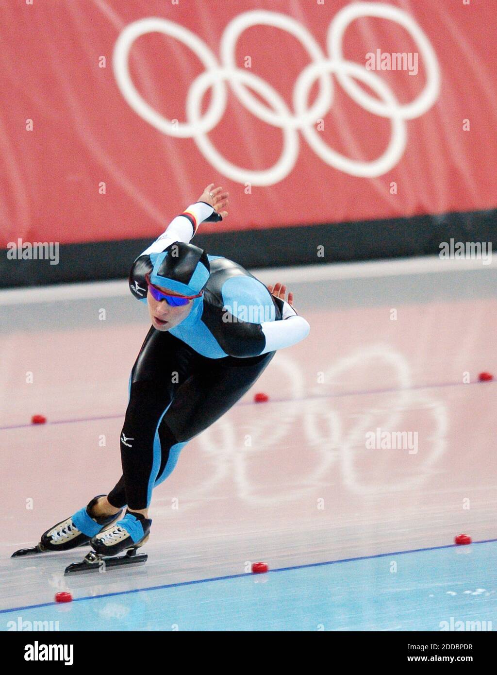 NO FILM, NO VIDEO, NO TV, NO DOCUMENTARY - Germany's Claudia Pechstein skates through a turn during her silver medal run in the Ladies' 5000-meter speedskating competition on February 25, 2006, at the Oval Lingotto in Turin, Italy during the 2006 Winter Olympics. Photo by Steve Deslich/KRT/Cameleon/ABACAPRESS.COM Stock Photo