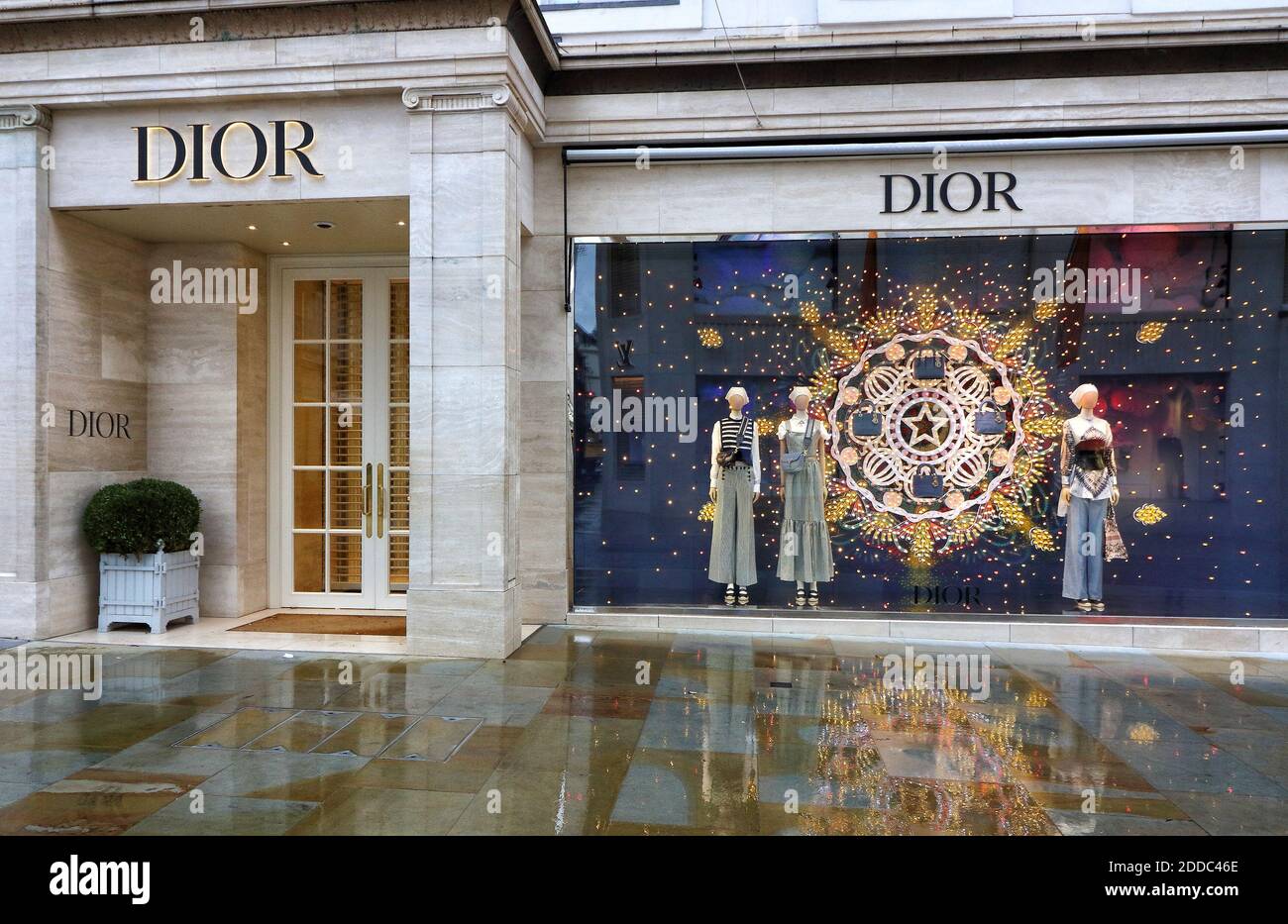 Dior store in New Bond Street Stock Photo - Alamy