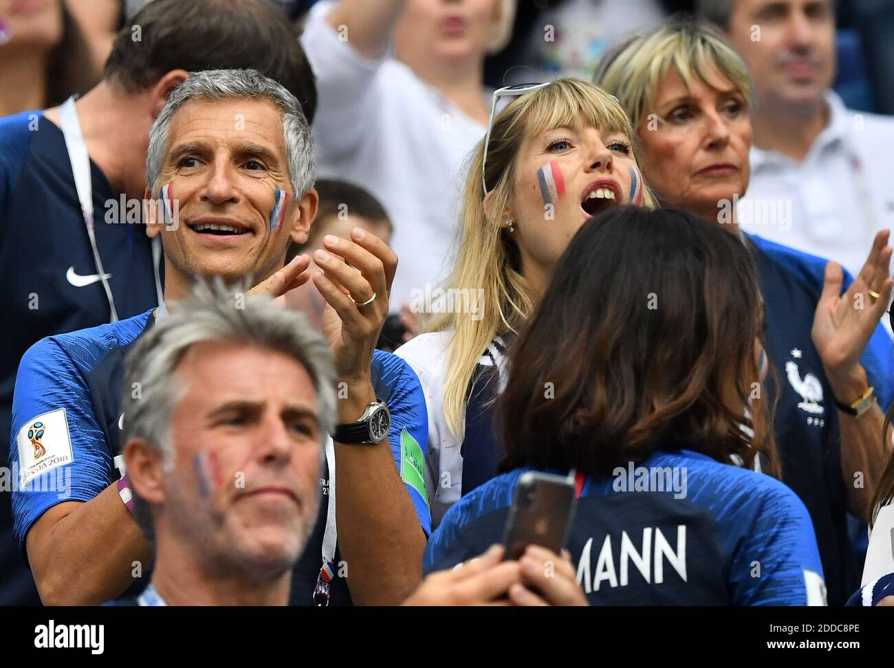 Nagui and wife Melanie Page during the FIFA World Cup 2018 Round of 8 match  at the Nizhny Novgorod Stadium Russia, on July 6, 2018. . Photo by  Christian Liewig/ABACAPRESS.COM Stock Photo - Alamy