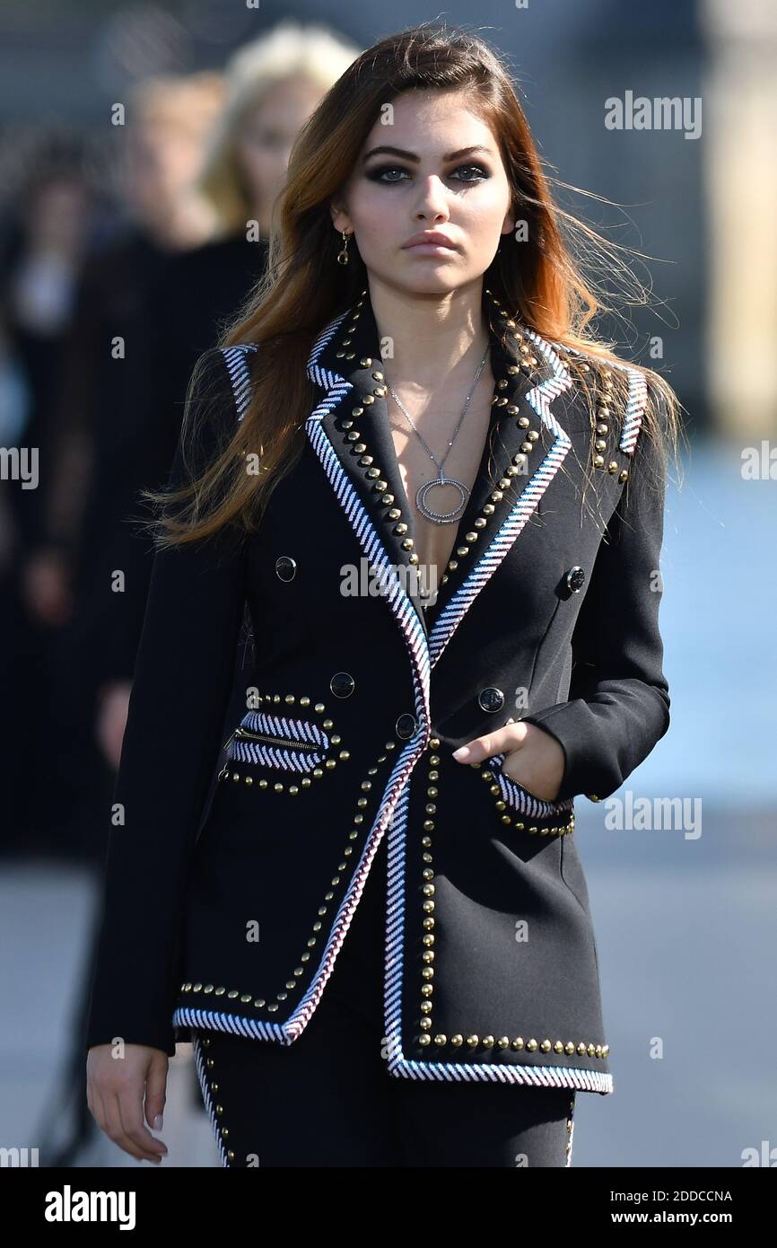 thylane-blondeau-walks-the-runway-during-le-defile-l-oreal-paris-as