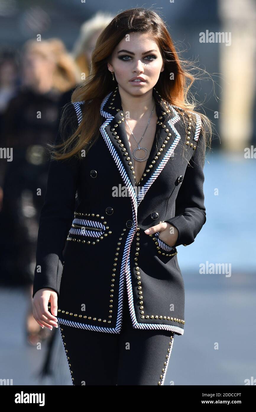 thylane-blondeau-walks-the-runway-during-le-defile-l-oreal-paris-as