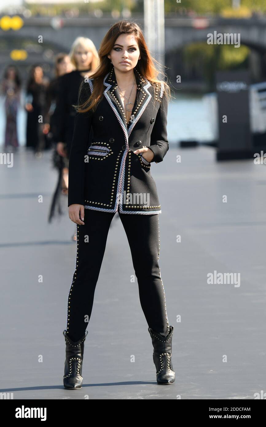 thylane-blondeau-walks-the-runway-during-le-defile-l-oreal-paris-as