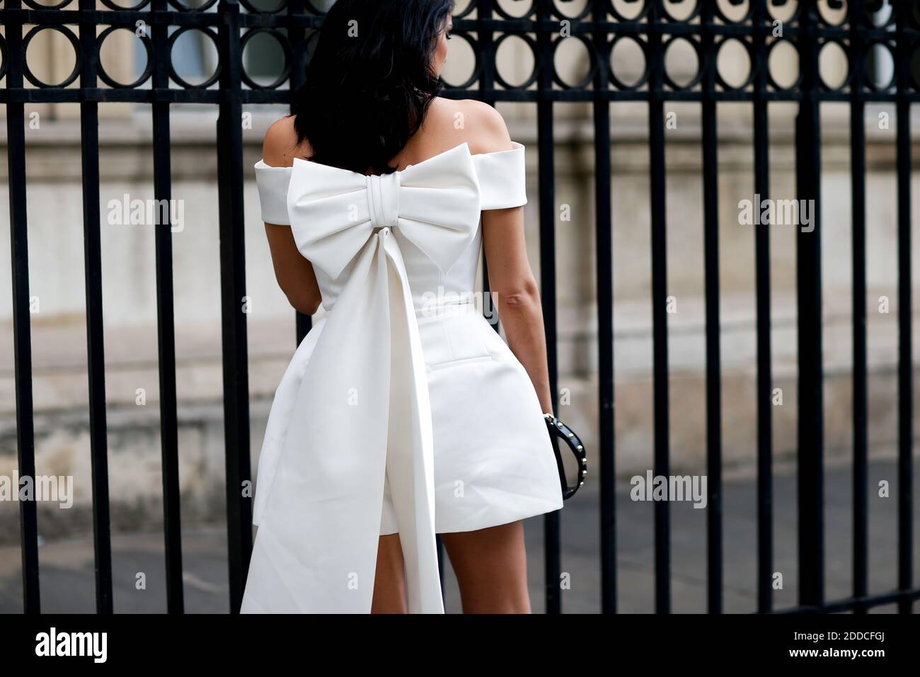 Robe blanche hi-res stock photography and images - Page 3 - Alamy