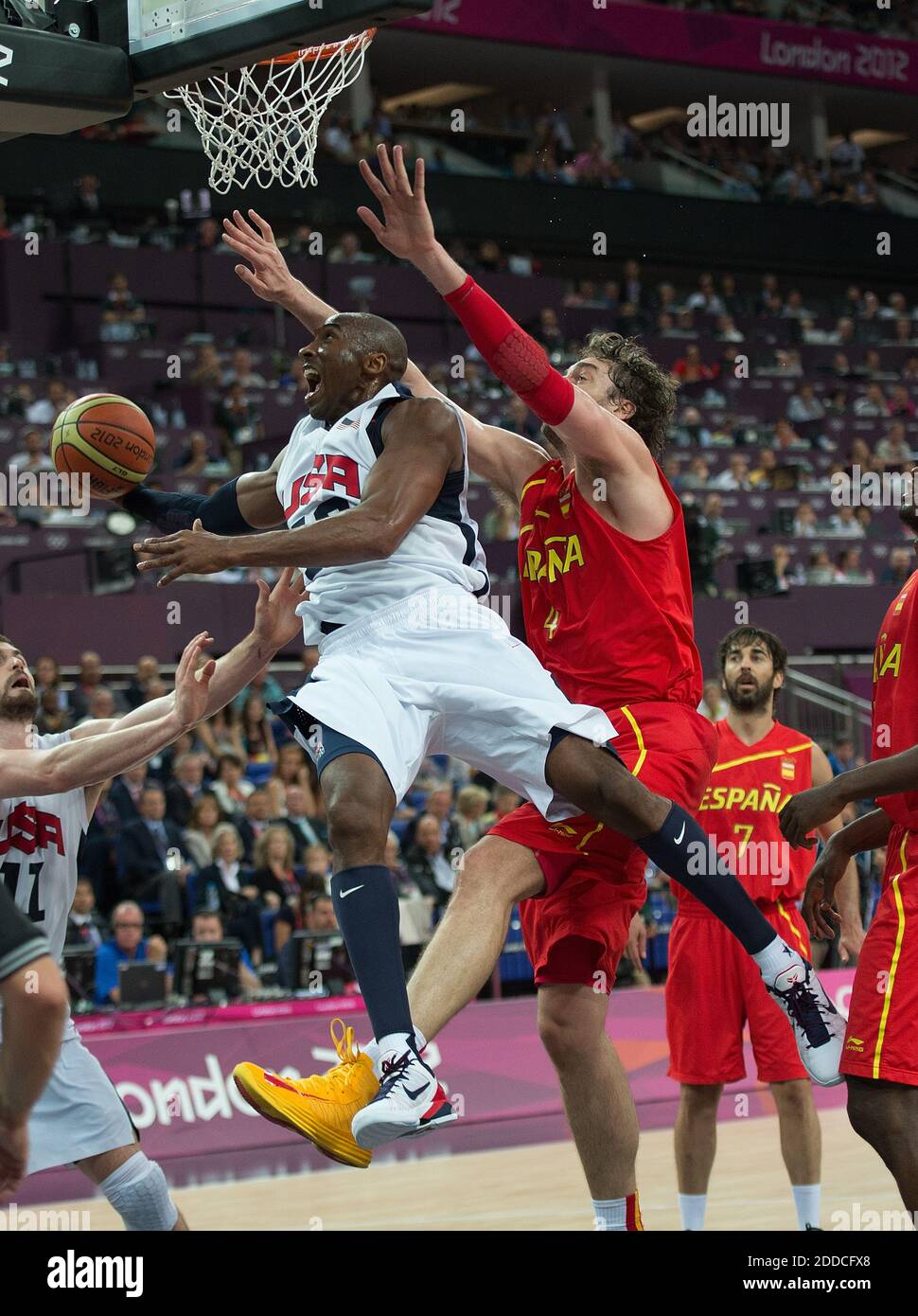 Los Angeles Lakers forward LeBron James shoots for two over Atlanta Hawks  forward De'Andre Hunter on Sunday, Dec. 15, 2019, in Atlanta. (Photo by  Curtis Compton/Atlanta Journal-Constitution/TNS/Sipa USA Stock Photo - Alamy