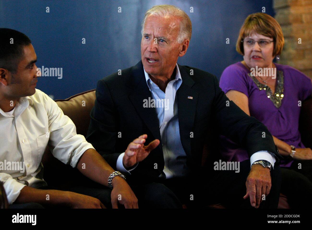 NO FILM, NO VIDEO, NO TV, NO DOCUMENTARY - Vice President Joe Biden speaks with Luis de la Cruz of Schertz, Tex., left, and Carolyn Gigerich, of Indianapolis, Ind., right, at a coffee shop Monday, August 13, 2012, following a rally in Durham, North Carolina, USA. Differences between the Democratic and Republican tickets are stark on issues from taxes to education to spending Biden said. Photo by Travis Long/Raleigh News Observer/MCT/ABACAPRESS.COM Stock Photo