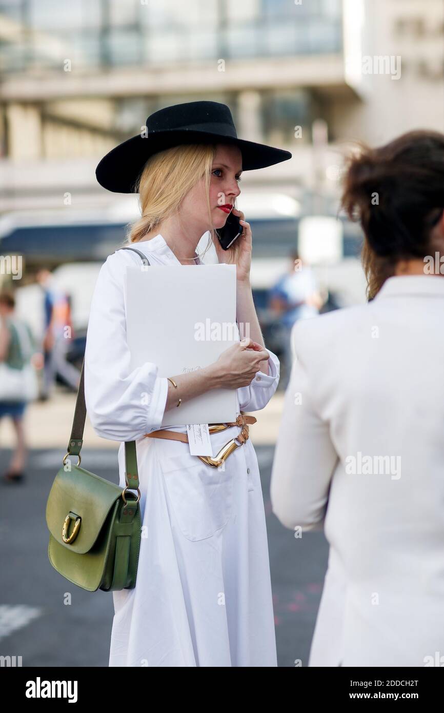 Street style, Sofia Achaval de Montaigu arriving at Fendi Fall-Winter