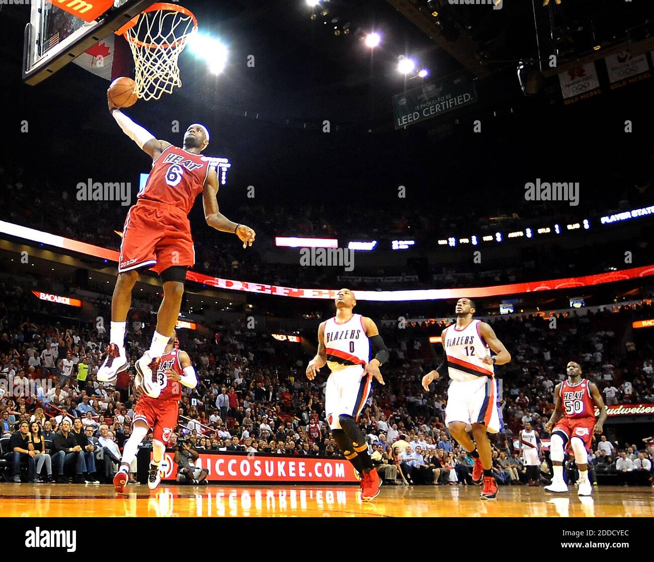 Photo: Miami Heat's LeBron James dunks in Washington - WAP20110330338 