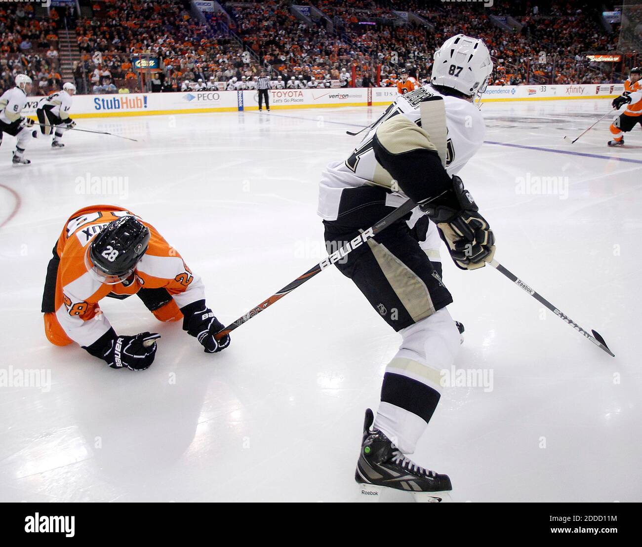 Claude Giroux Autographed 16x20 Photo Hit Sidney Crosby Flyers