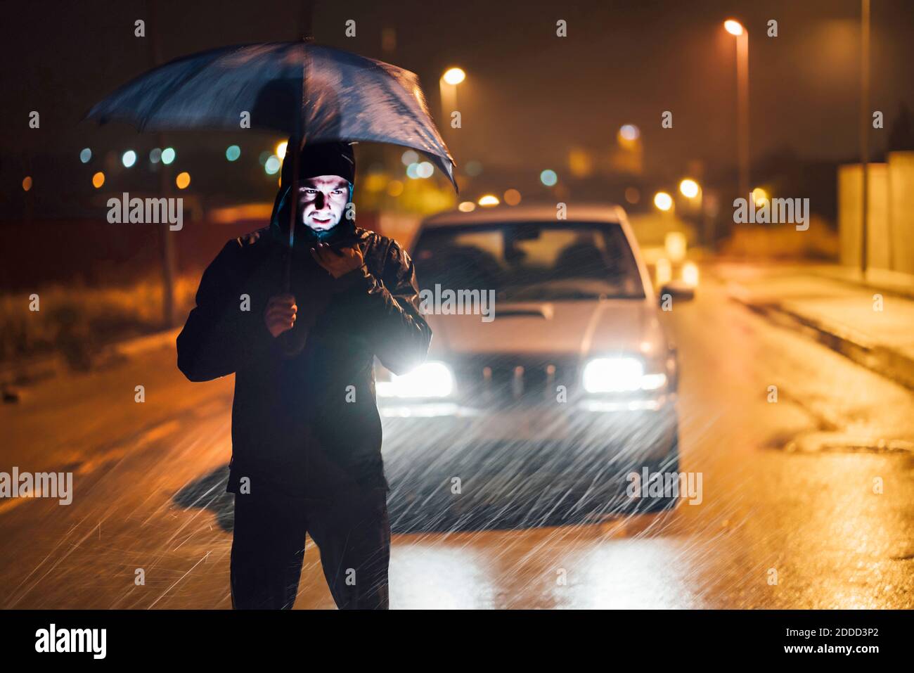 Rainy night street hi-res stock photography and images - Alamy