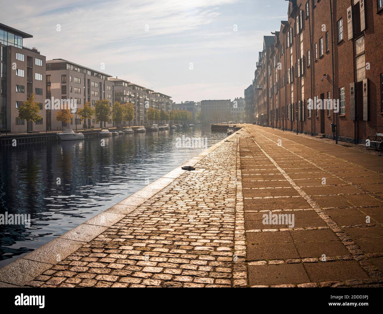 Denmark, Copenhagen, Rows of residential buildings along Christianshavn canal Stock Photo